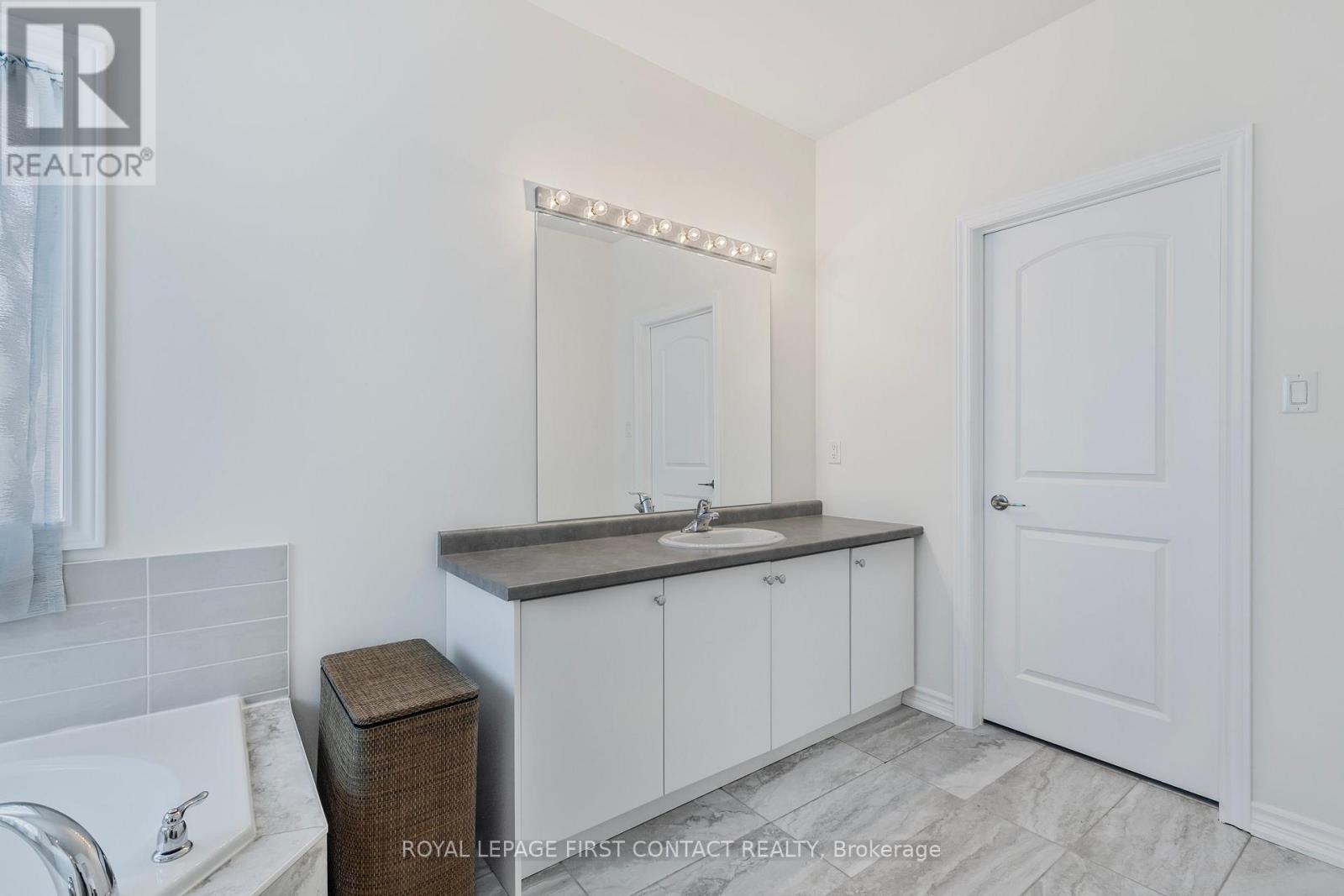9 Beverly Street, Springwater, Ontario  L0L 1P0 - Photo 10 - S12093214
