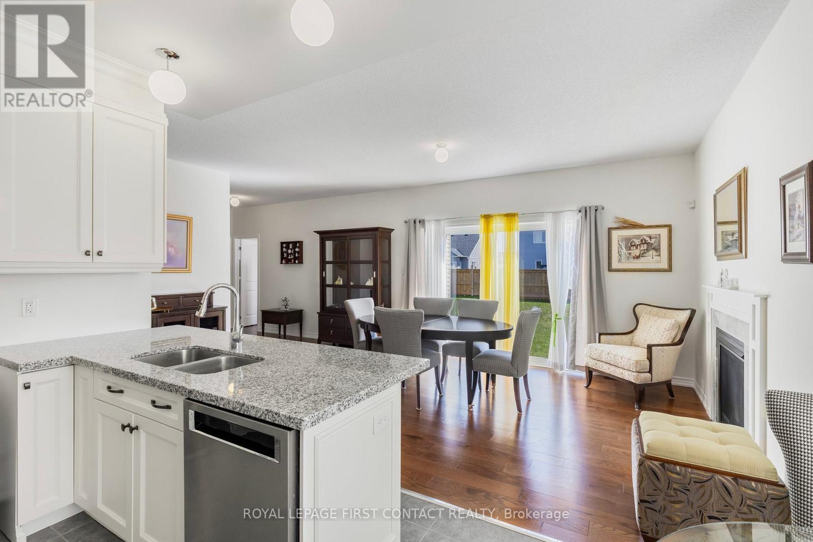 9 Beverly Street, Springwater, Ontario  L0L 1P0 - Photo 6 - S12093214