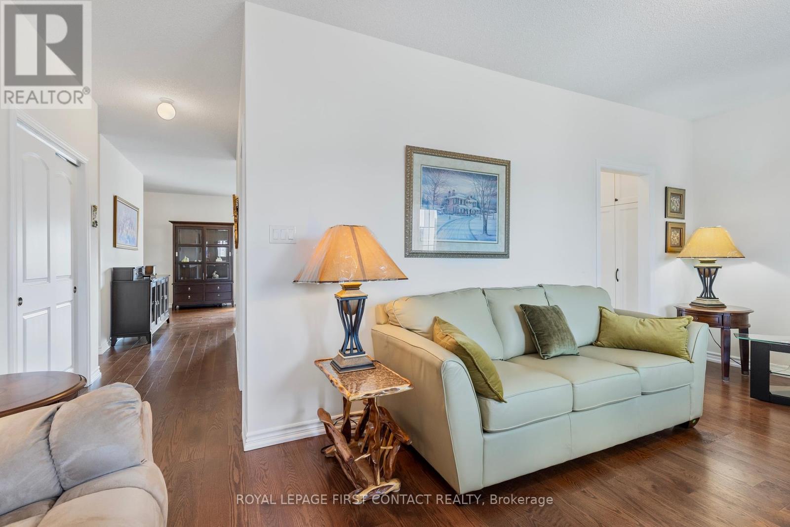 9 Beverly Street, Springwater, Ontario  L0L 1P0 - Photo 8 - S12093214