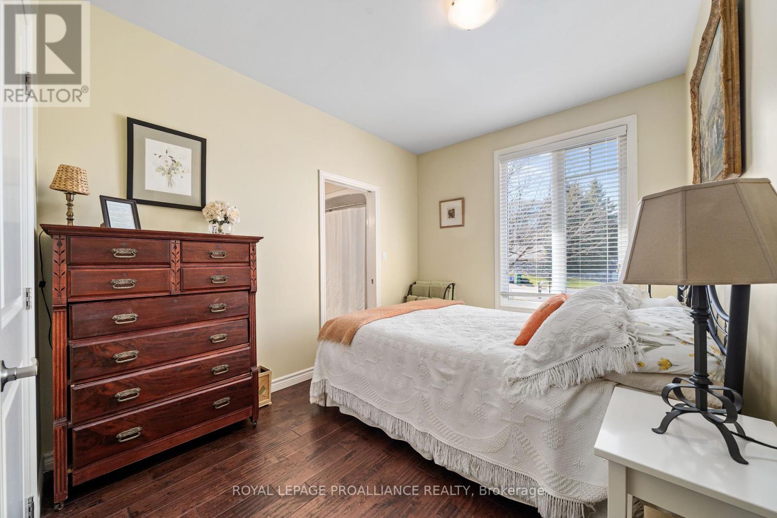 39 Owen Street, Prince Edward County, Ontario  K0K 2T0 - Photo 10 - X12090331