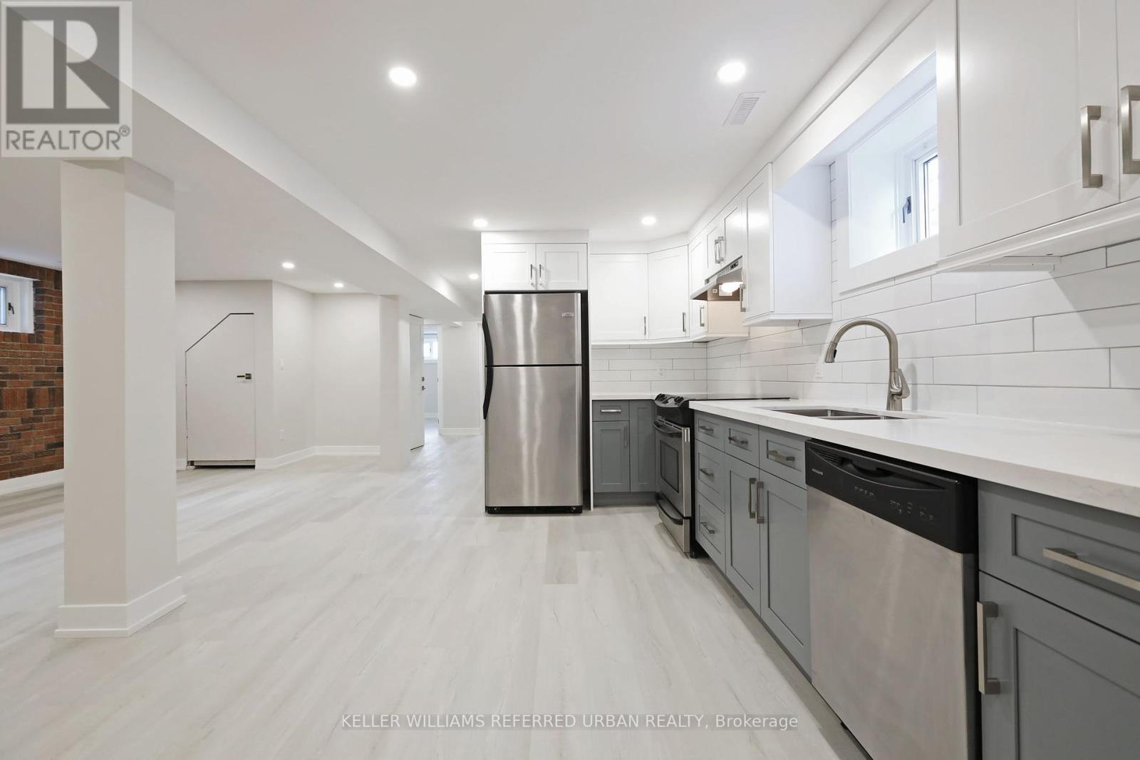 Bsmt - 10 Dundee Drive, Toronto (York University Heights), Ontario  M3J 1H6 - Photo 8 - W12093211