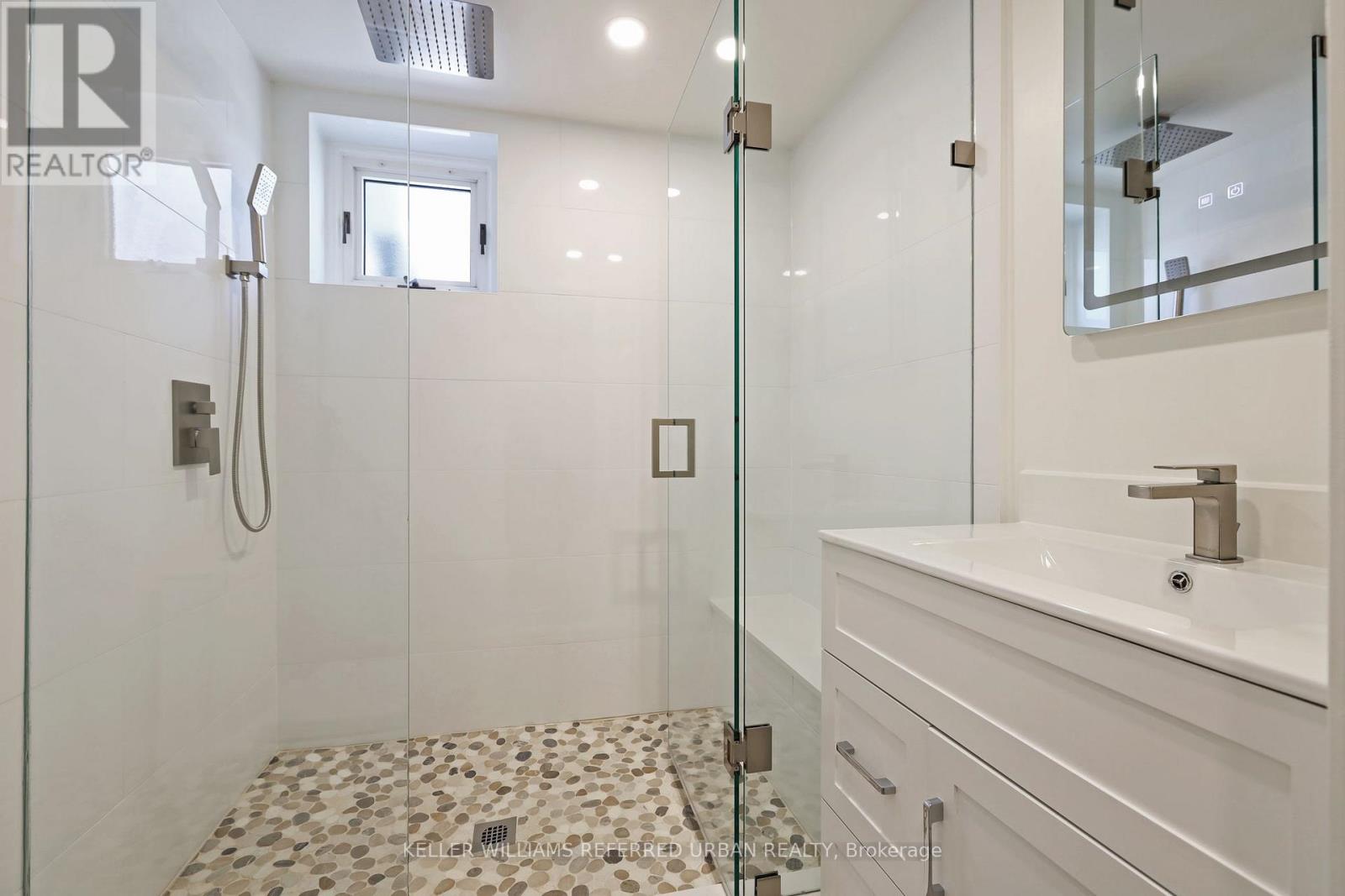 Bsmt - 10 Dundee Drive, Toronto (York University Heights), Ontario  M3J 1H6 - Photo 9 - W12093211