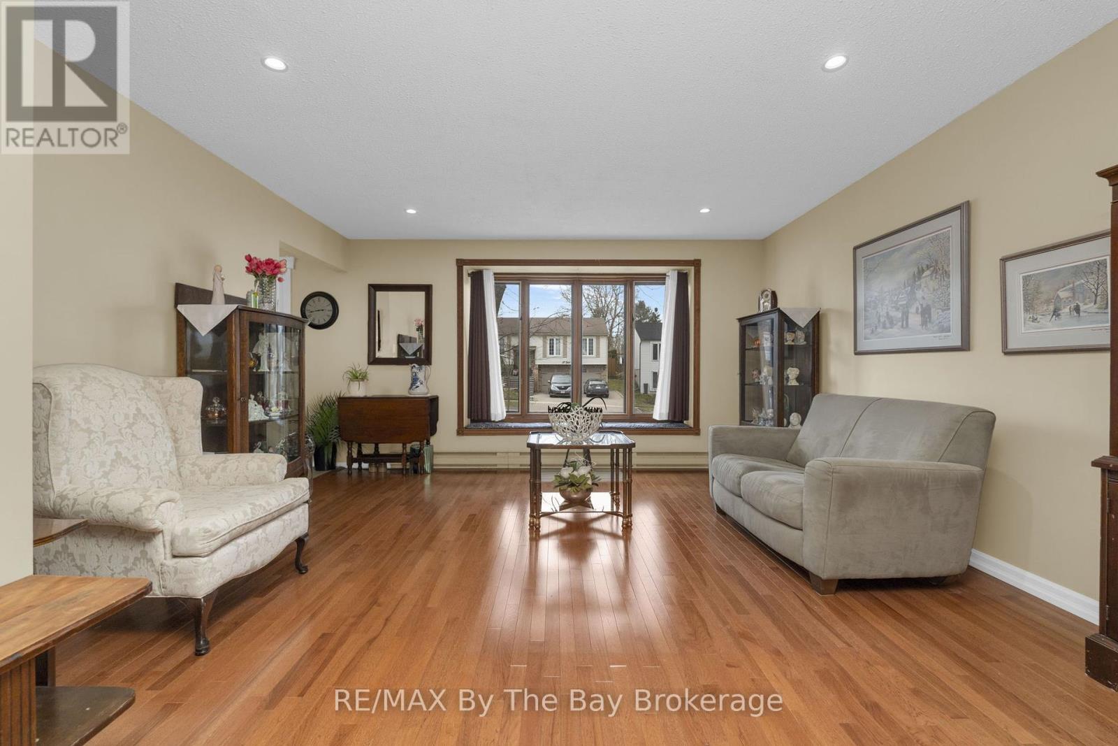 23 Grist Mill Road, East Gwillimbury, Ontario  L9N 1B9 - Photo 7 - N12084658