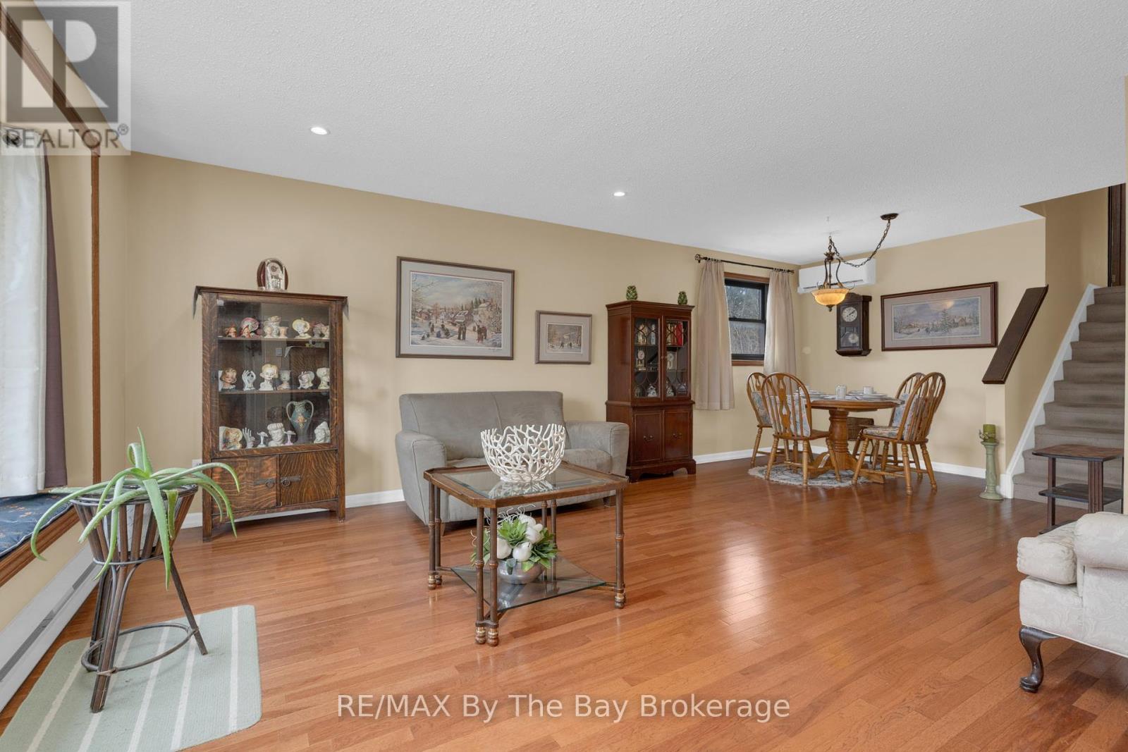 23 Grist Mill Road, East Gwillimbury, Ontario  L9N 1B9 - Photo 6 - N12084658
