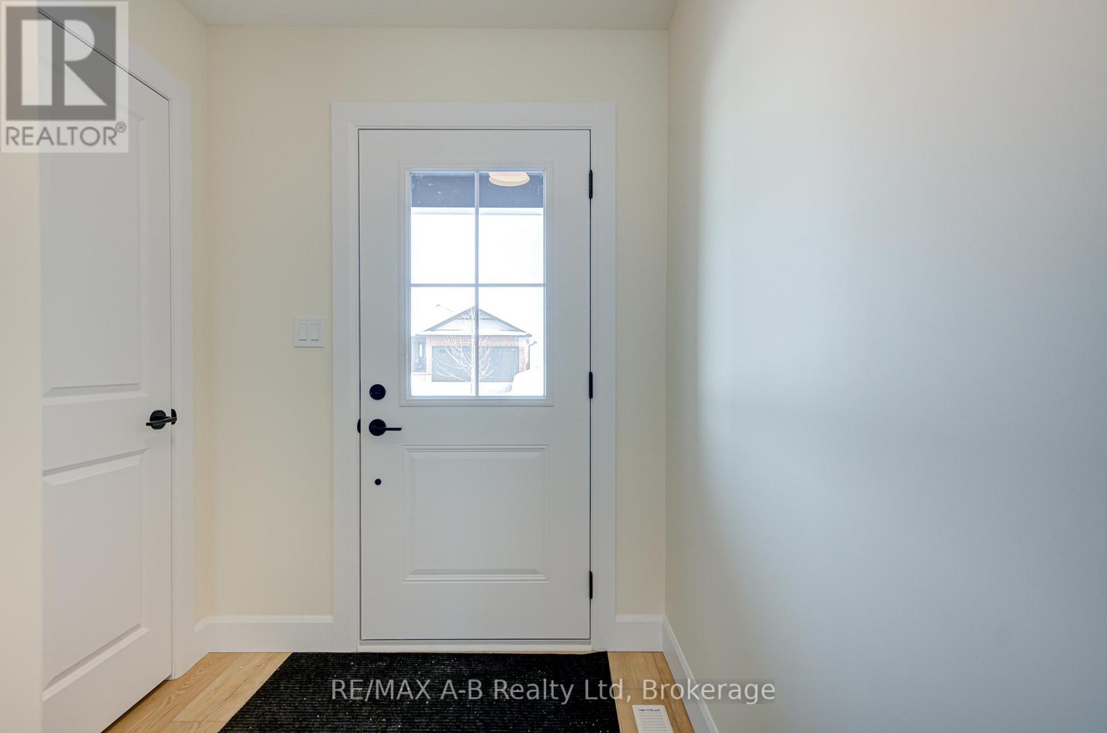18 Linda Drive, Huron East, Ontario  N0K 1W0 - Photo 4 - X12046119