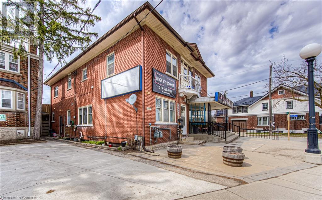 Property at 744 QUEEN Street S image 4