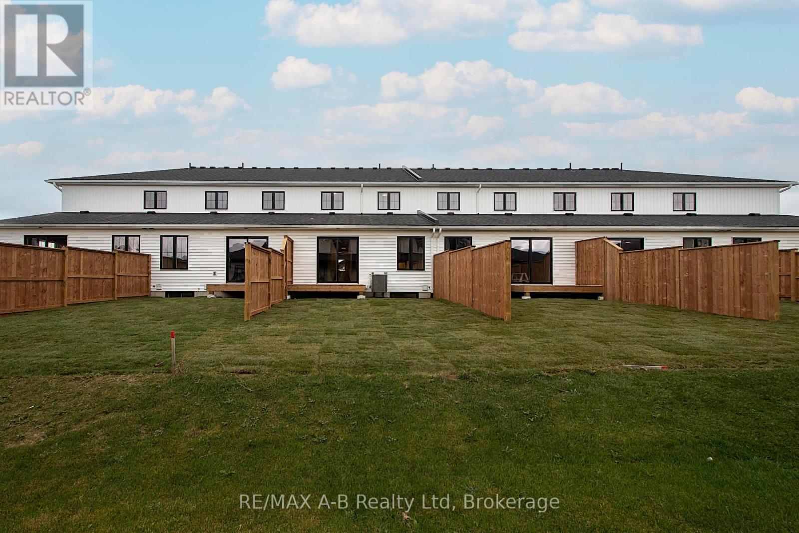 18 Linda Drive, Huron East, Ontario  N0K 1W0 - Photo 34 - X12046119