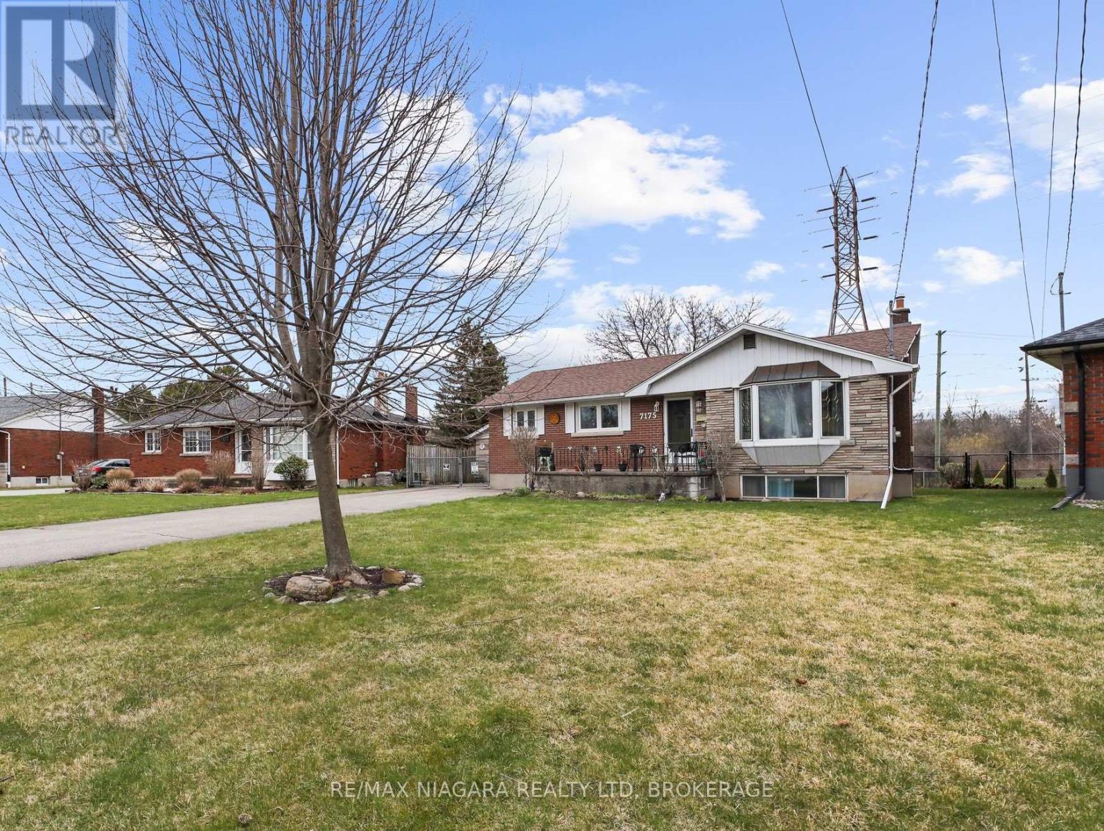 Property at 7175 ROGER CRESCENT image 2