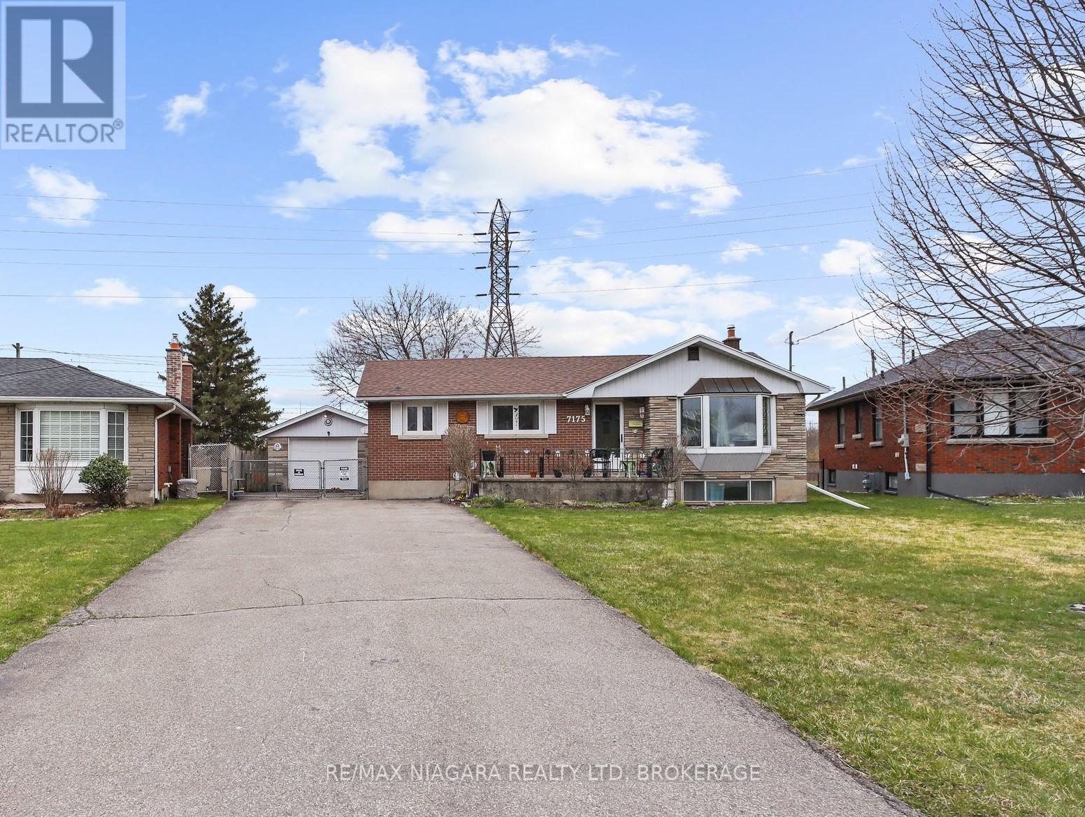 Property at 7175 ROGER CRESCENT image 1
