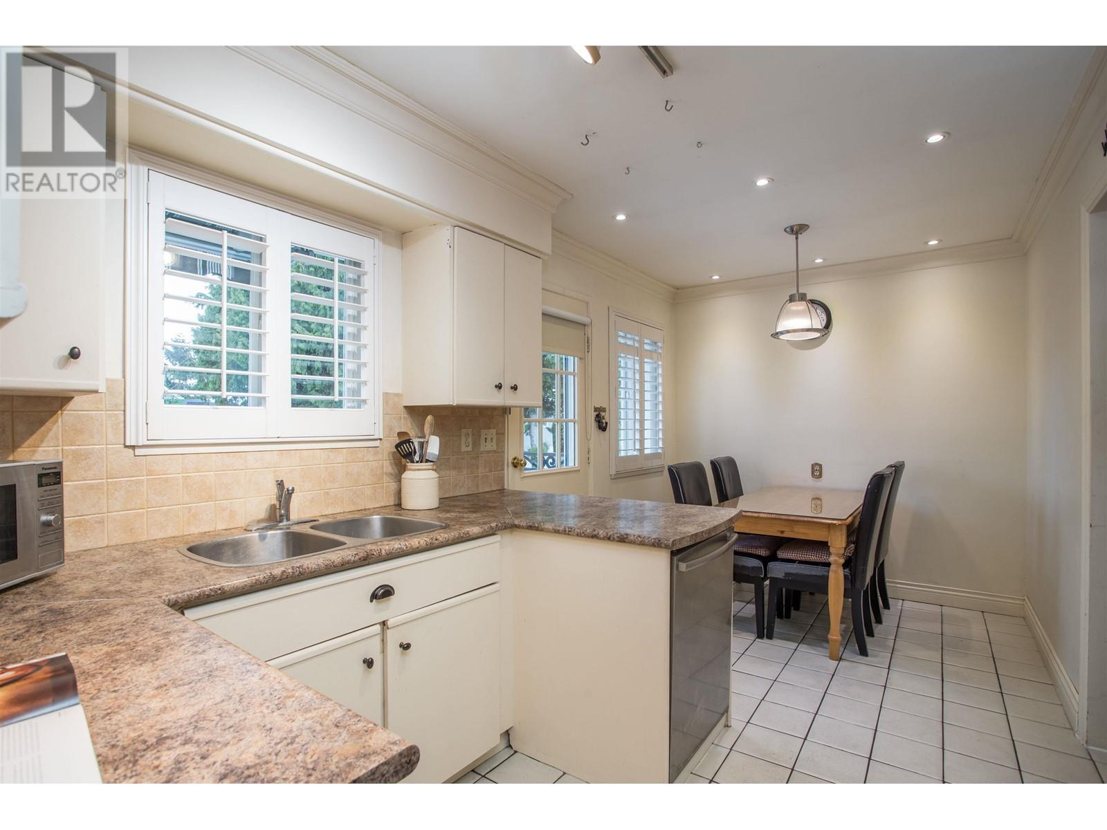 10811 Seahurst Place, Richmond, British Columbia  V7A 3Z7 - Photo 10 - R2992072