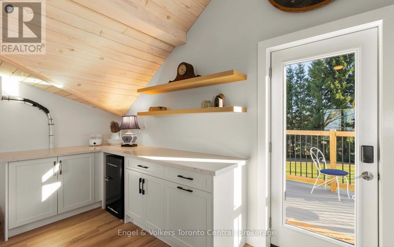 9263 91 County Road, Clearview, Ontario  L0M 1H0 - Photo 24 - S12093299