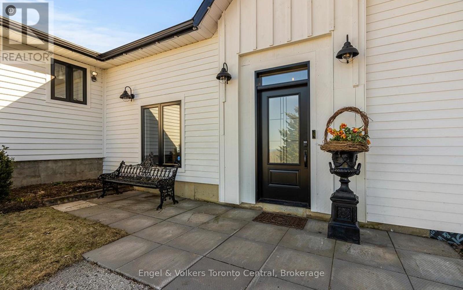 9263 91 County Road, Clearview, Ontario  L0M 1H0 - Photo 5 - S12093299