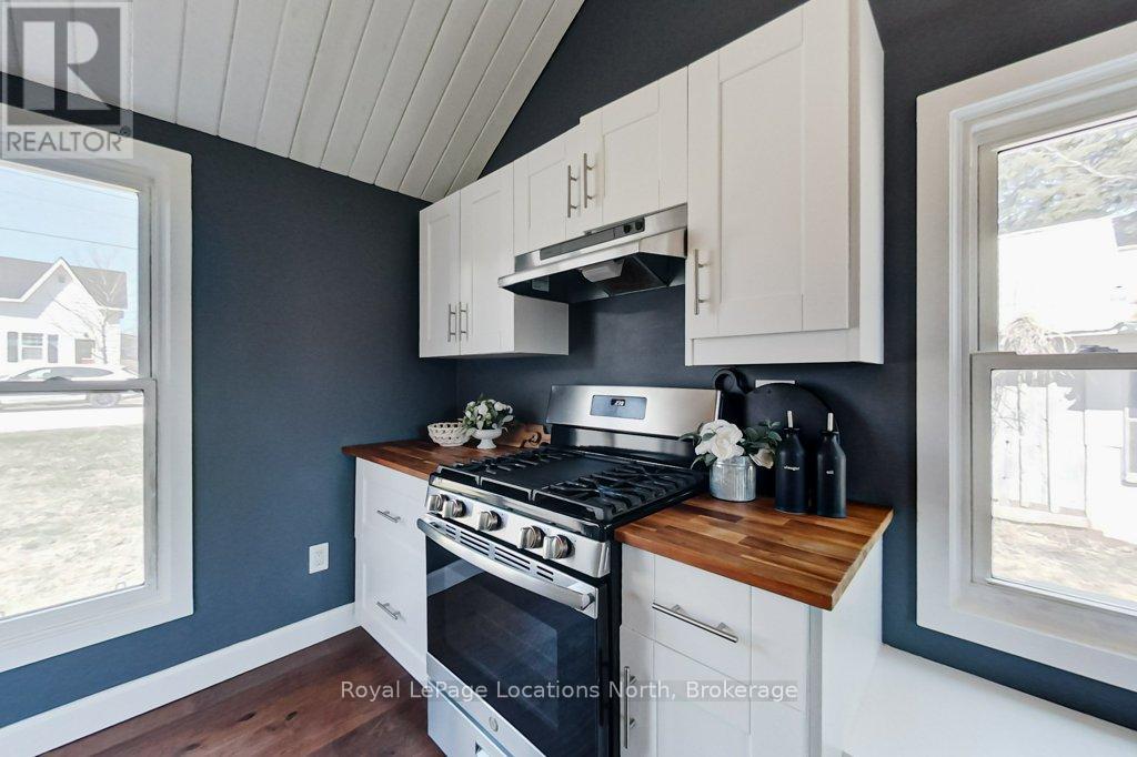 35 Caroline Street E, Clearview, Ontario  L0M 1G0 - Photo 14 - S12093349