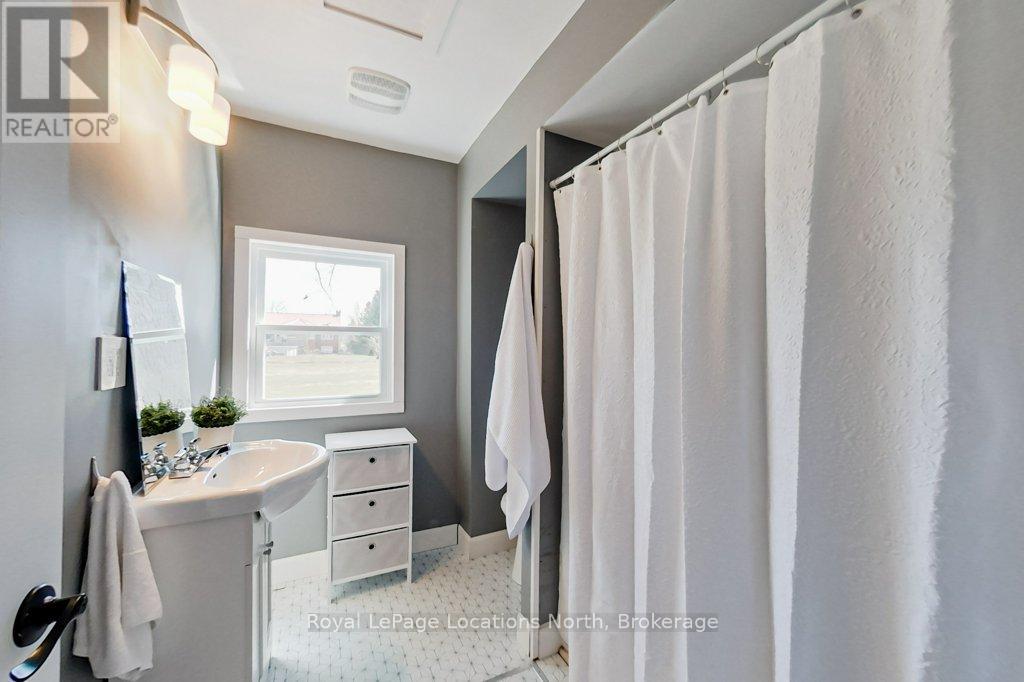 35 Caroline Street E, Clearview, Ontario  L0M 1G0 - Photo 23 - S12093349