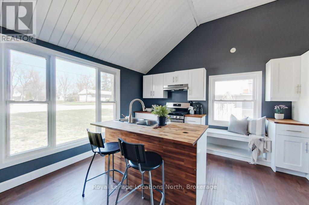 35 Caroline Street E, Clearview, Ontario  L0M 1G0 - Photo 6 - S12093349