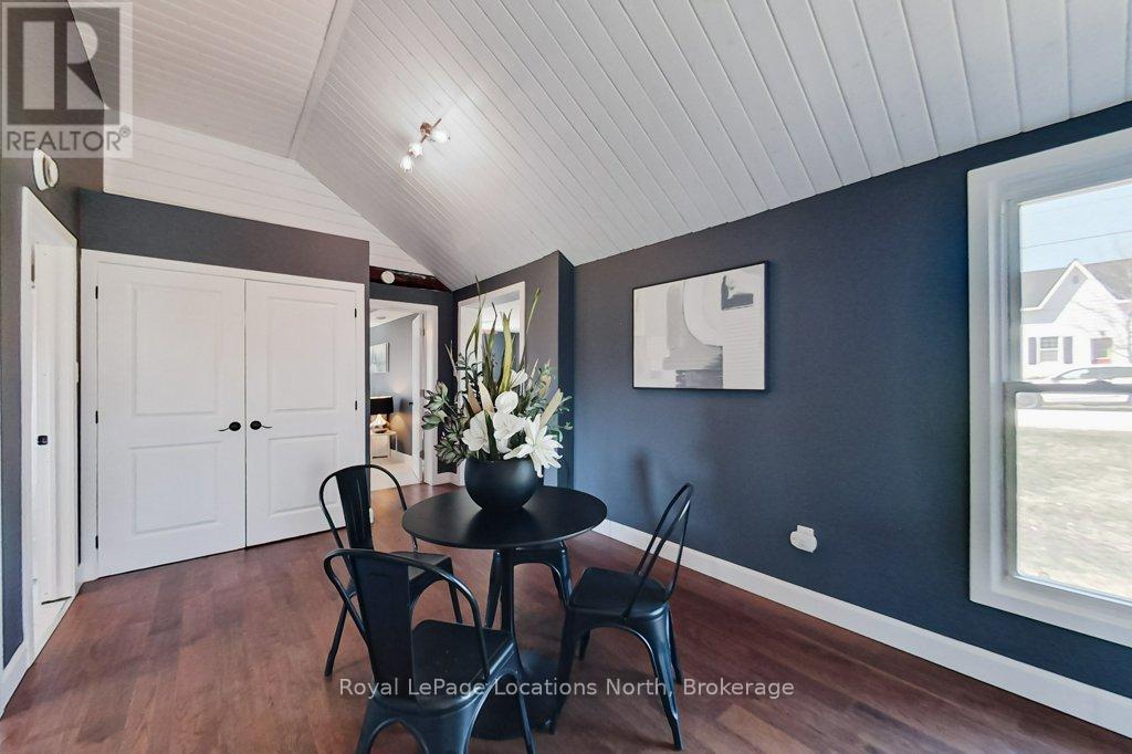 35 Caroline Street E, Clearview, Ontario  L0M 1G0 - Photo 8 - S12093349