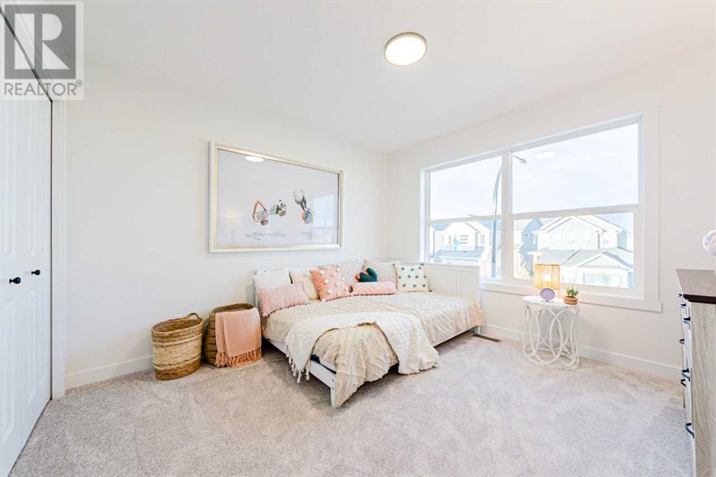 Property at 40 Buffaloberry Manor SE image 5
