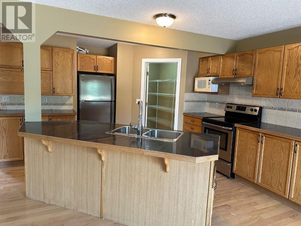 10 Panamount Mews Nw, Calgary, Alberta  T3K 5L8 - Photo 5 - A2198406