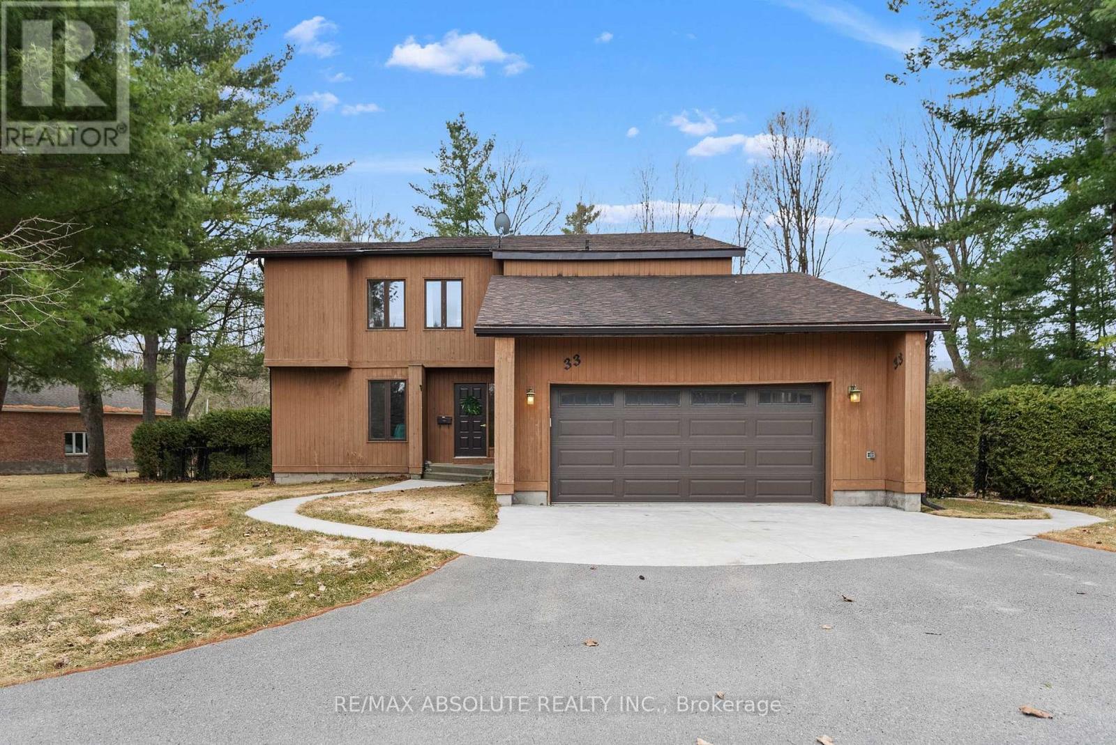 33 Old Orchard Lane, Mcnab/braeside, Ontario  K7S 3T3 - Photo 1 - X12093312