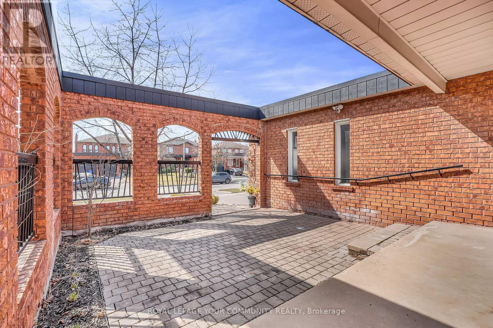 Property at 34 CLAUDIA AVENUE N image 4