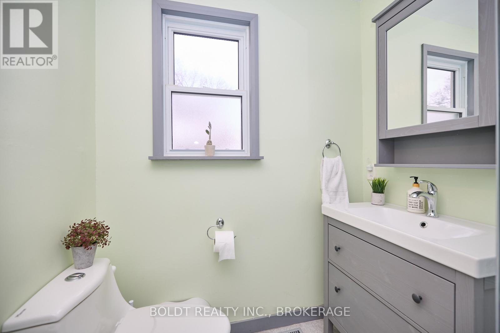 79 Devon Road, St. Catharines (Vine/linwell), Ontario  L2N 1X5 - Photo 17 - X12069835