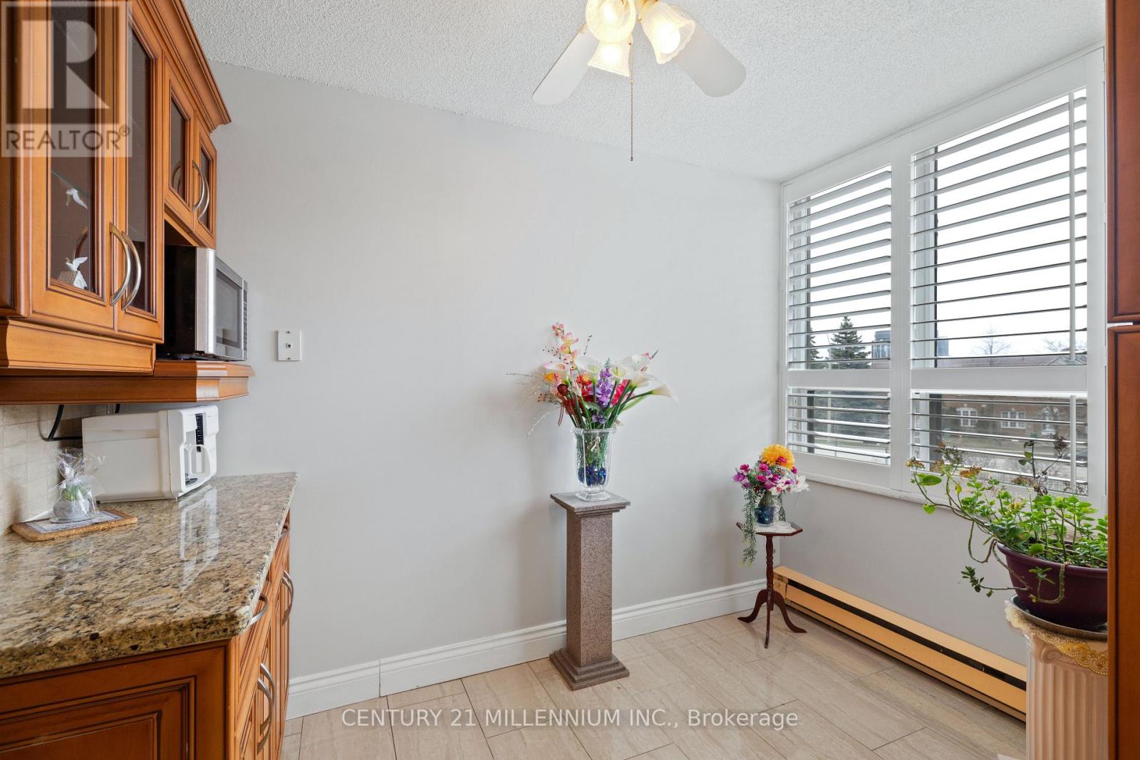 209 - 10 Malta Avenue, Brampton, Ontario  L6Y 4G6 - Photo 3 - W12093310