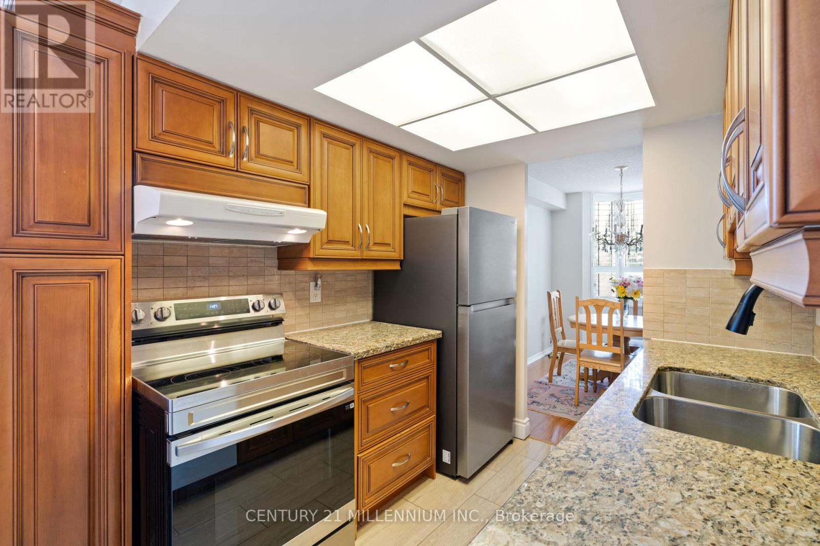 209 - 10 Malta Avenue, Brampton, Ontario  L6Y 4G6 - Photo 4 - W12093310