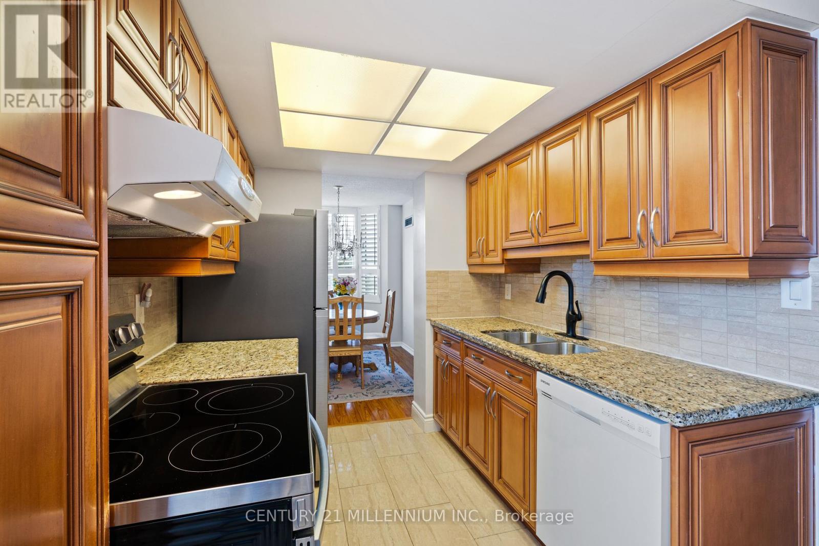 209 - 10 Malta Avenue, Brampton, Ontario  L6Y 4G6 - Photo 5 - W12093310