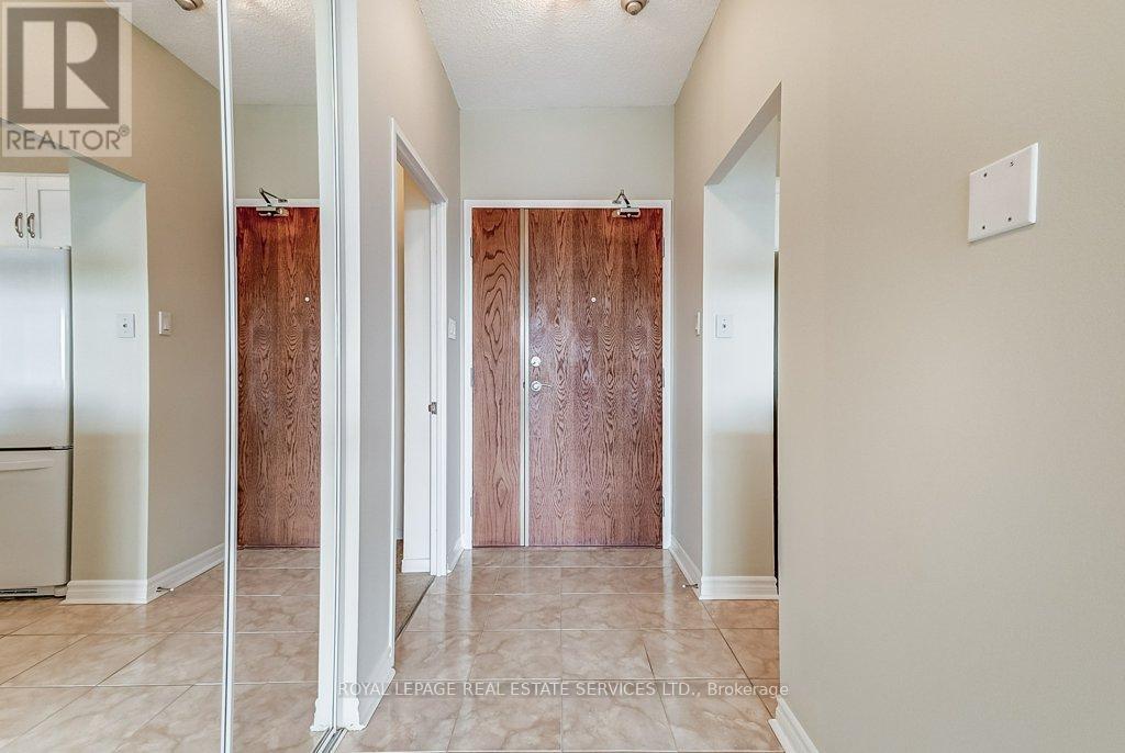 415 - 2511 Lakeshore Road W, Oakville, Ontario  L6L 6L9 - Photo 10 - W12093342