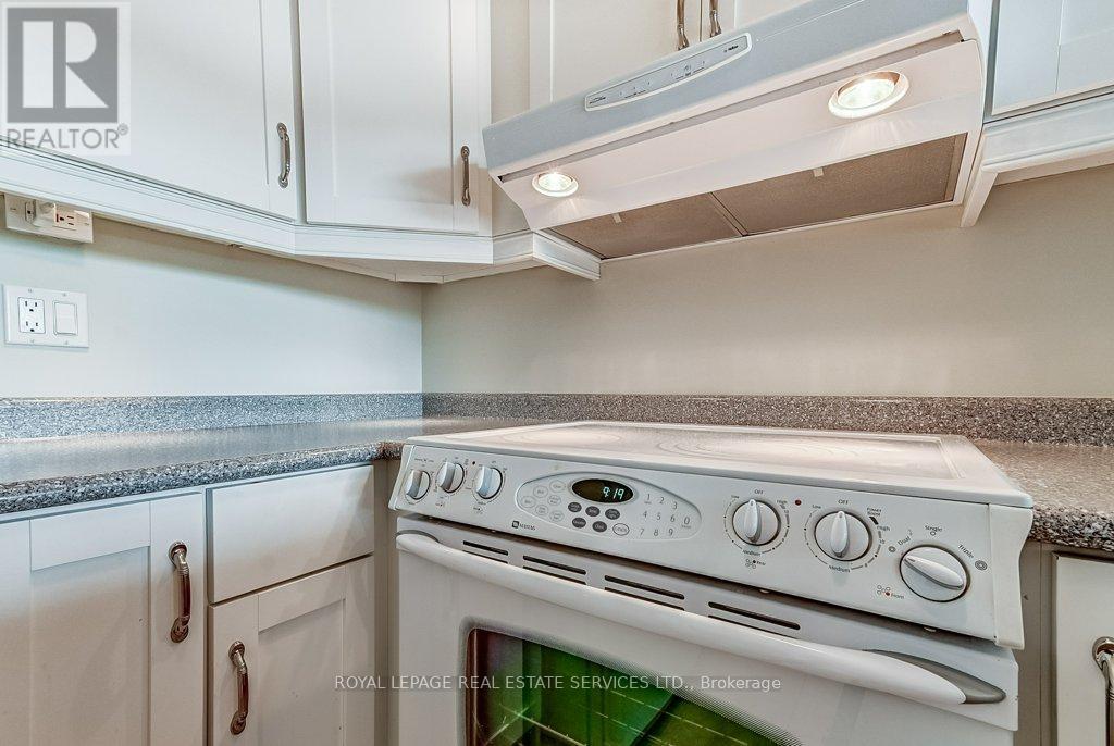 415 - 2511 Lakeshore Road W, Oakville, Ontario  L6L 6L9 - Photo 11 - W12093342