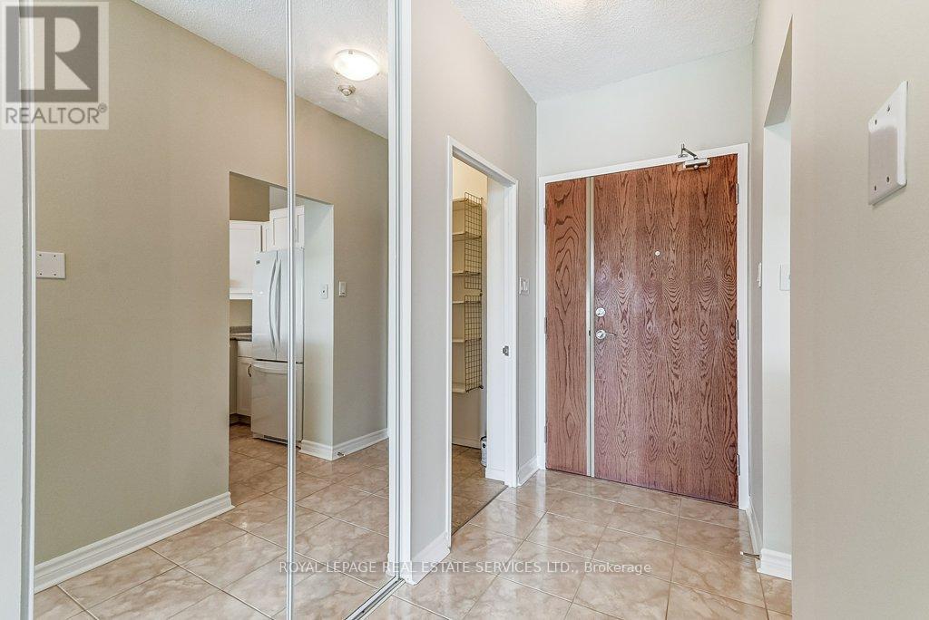 415 - 2511 Lakeshore Road W, Oakville, Ontario  L6L 6L9 - Photo 7 - W12093342