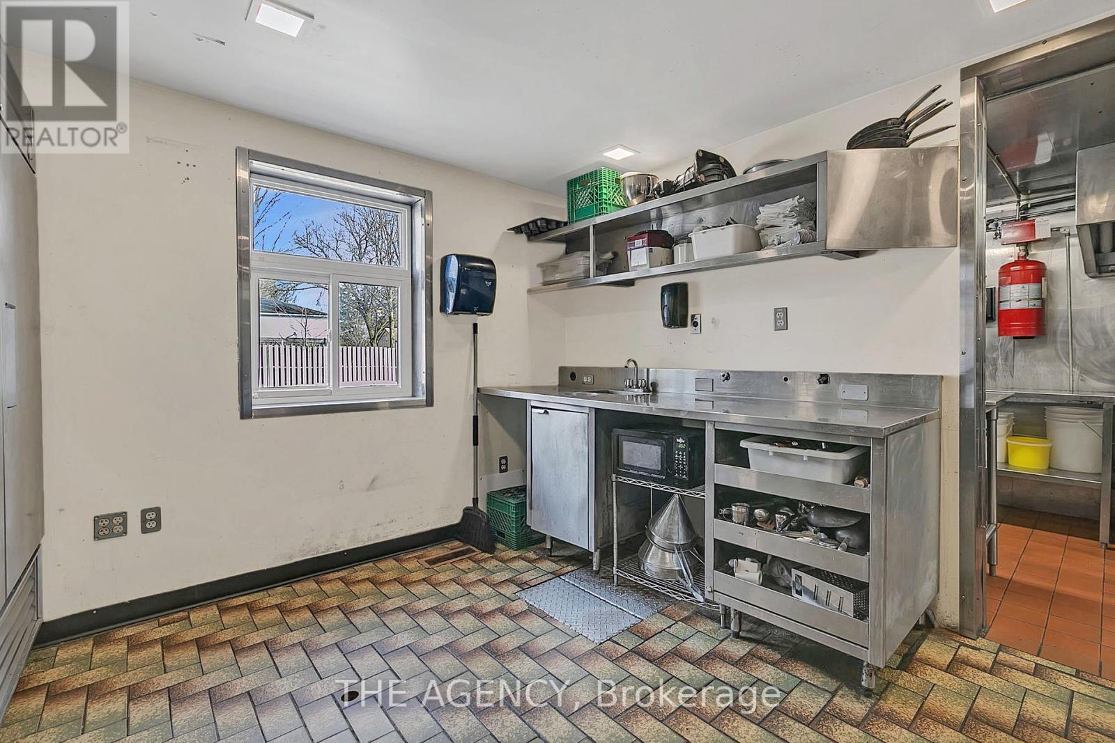 3215 Roseville Road, North Dumfries, Ontario  N0B 1E0 - Photo 14 - X12093314