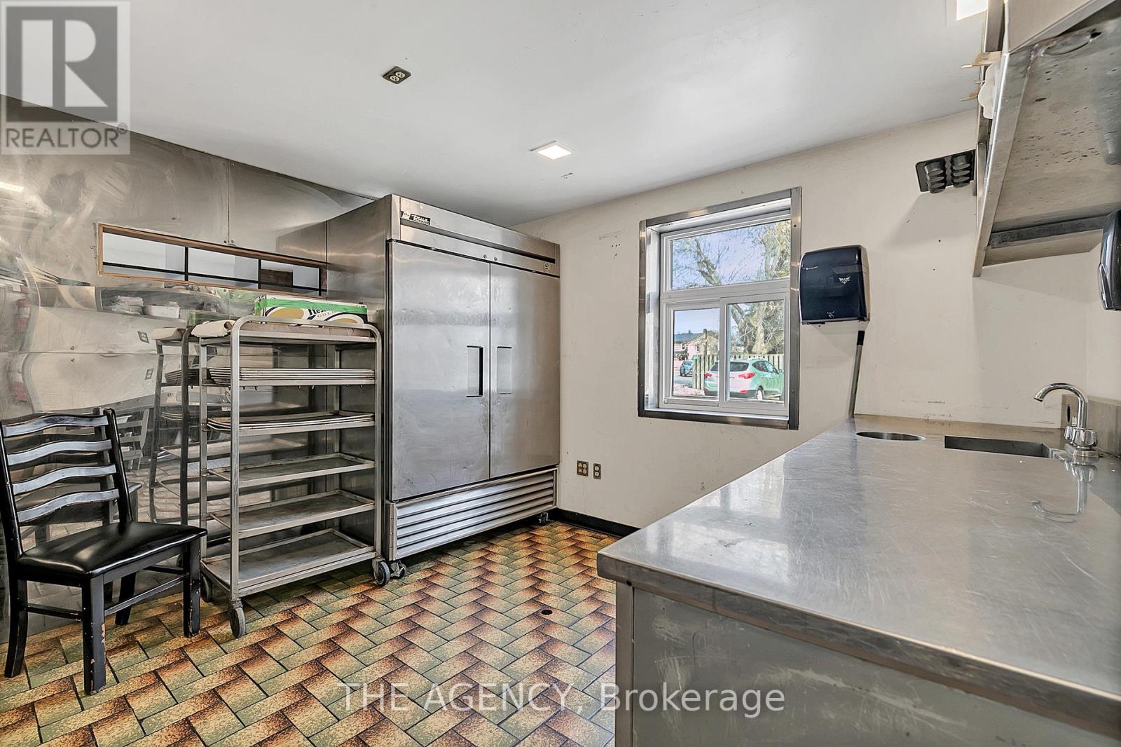 3215 Roseville Road, North Dumfries, Ontario  N0B 1E0 - Photo 16 - X12093314