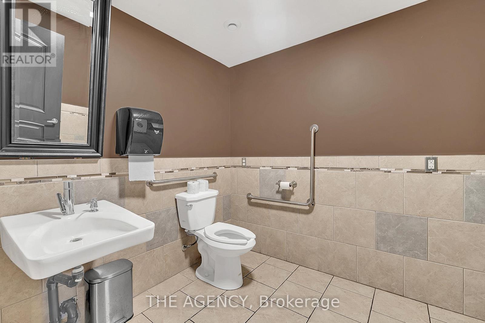 3215 Roseville Road, North Dumfries, Ontario  N0B 1E0 - Photo 19 - X12093314