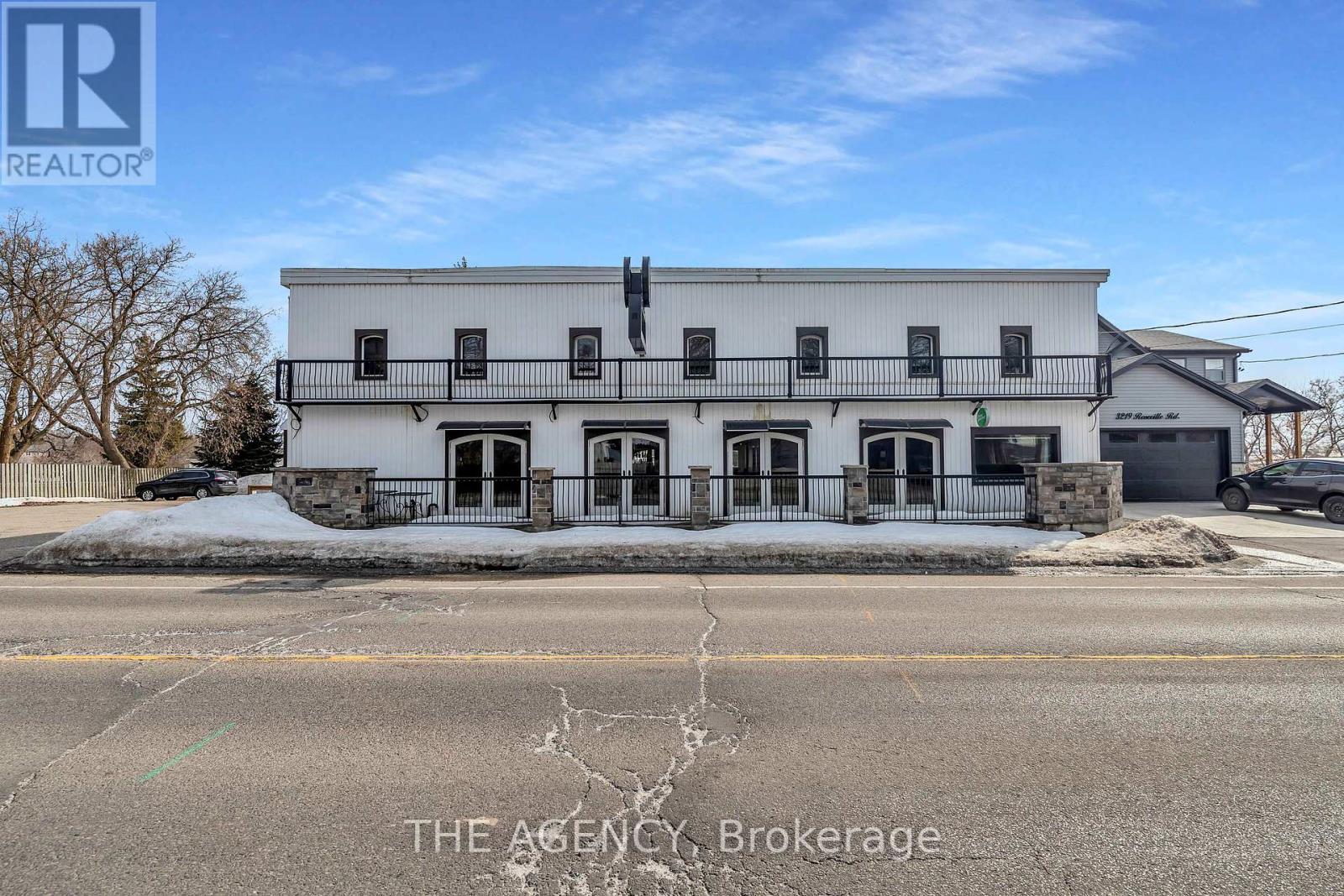 3215 Roseville Road, North Dumfries, Ontario  N0B 1E0 - Photo 2 - X12093314