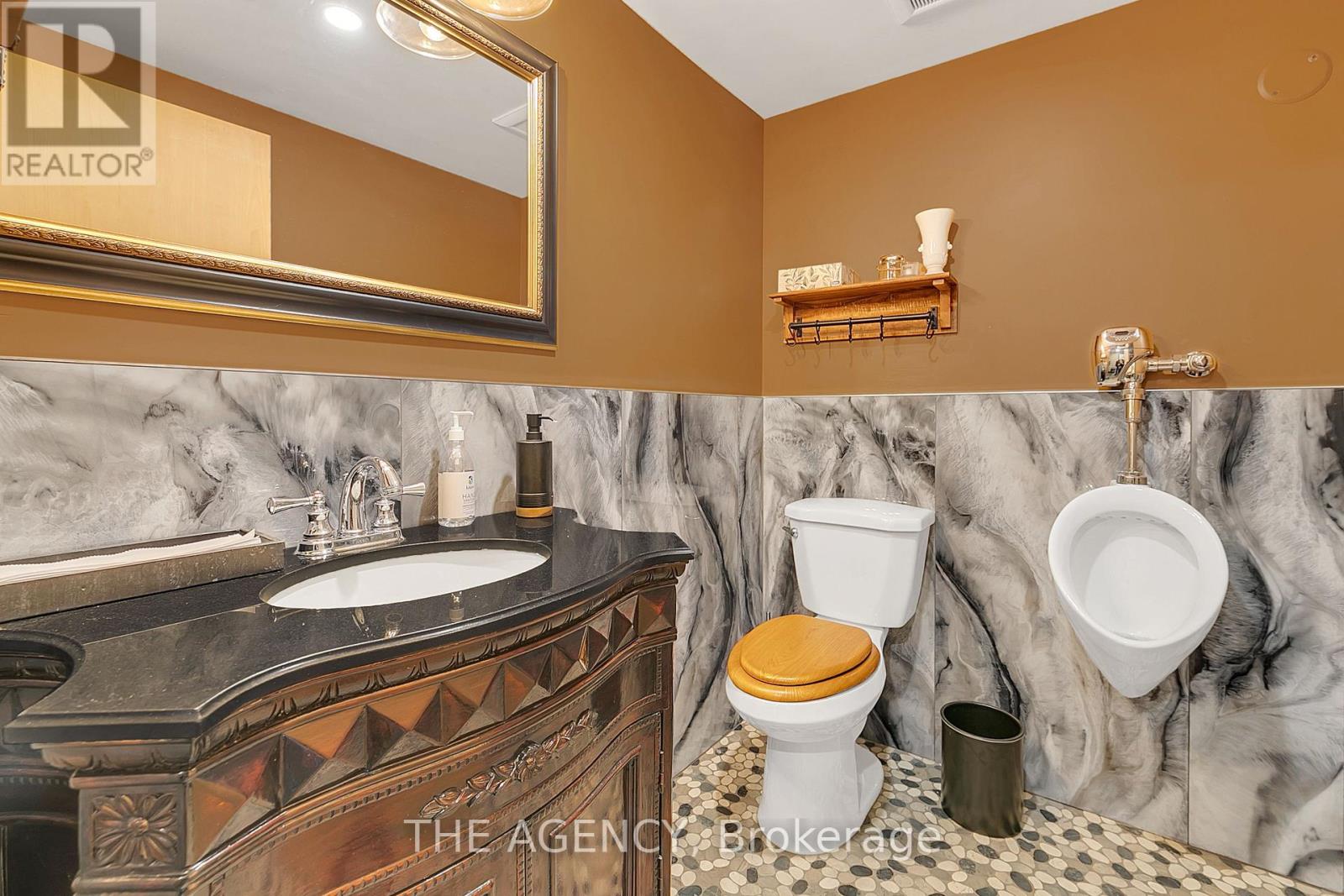 3215 Roseville Road, North Dumfries, Ontario  N0B 1E0 - Photo 24 - X12093314