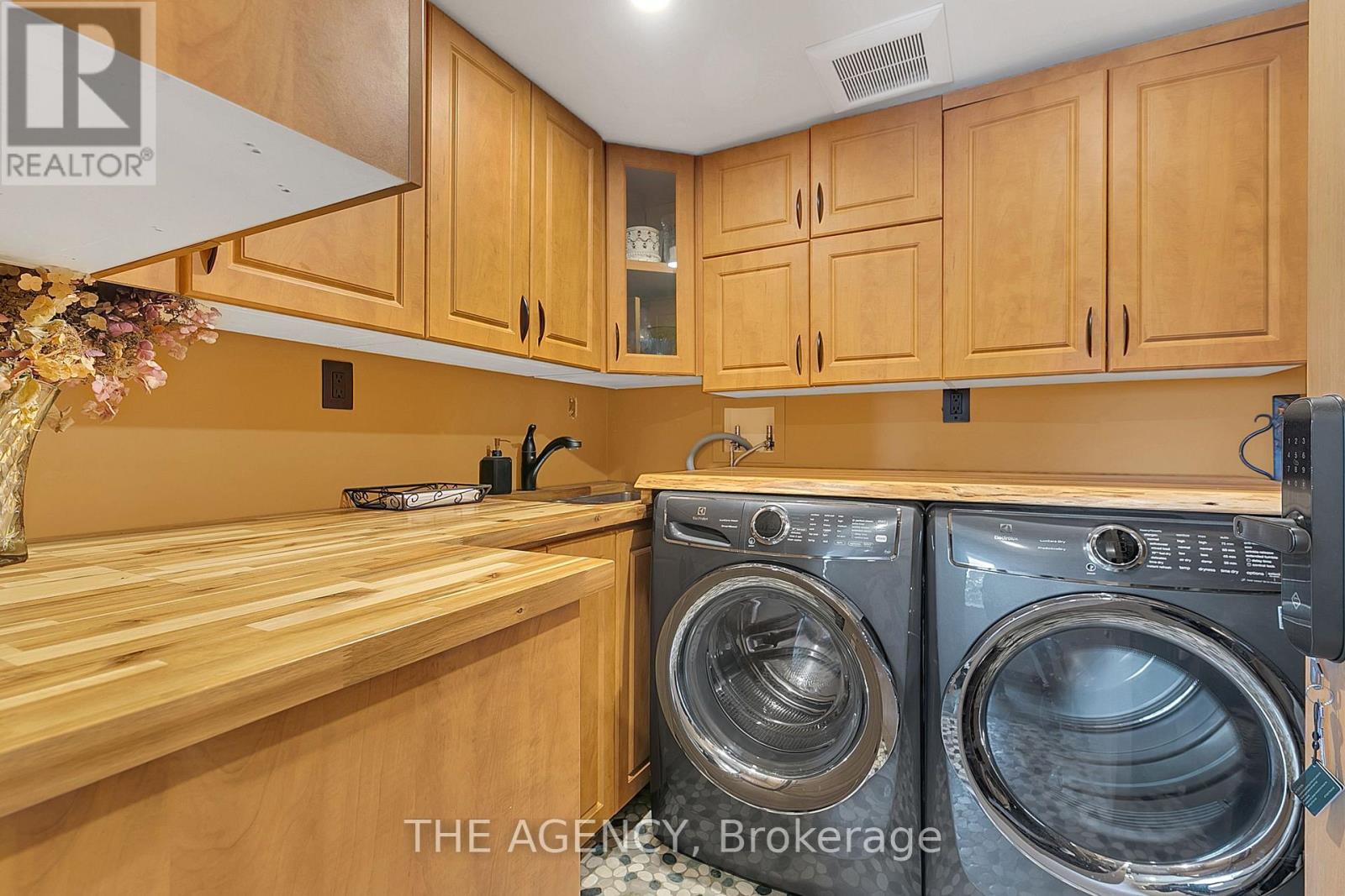 3215 Roseville Road, North Dumfries, Ontario  N0B 1E0 - Photo 25 - X12093314