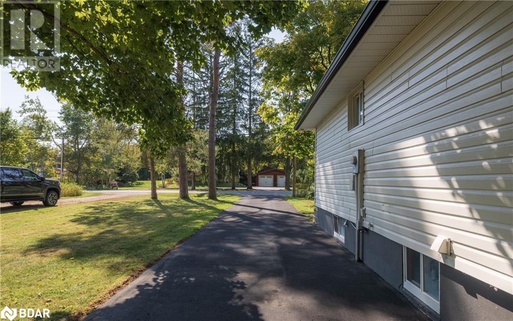 Property at 47 LAKESHORE Road W image 3