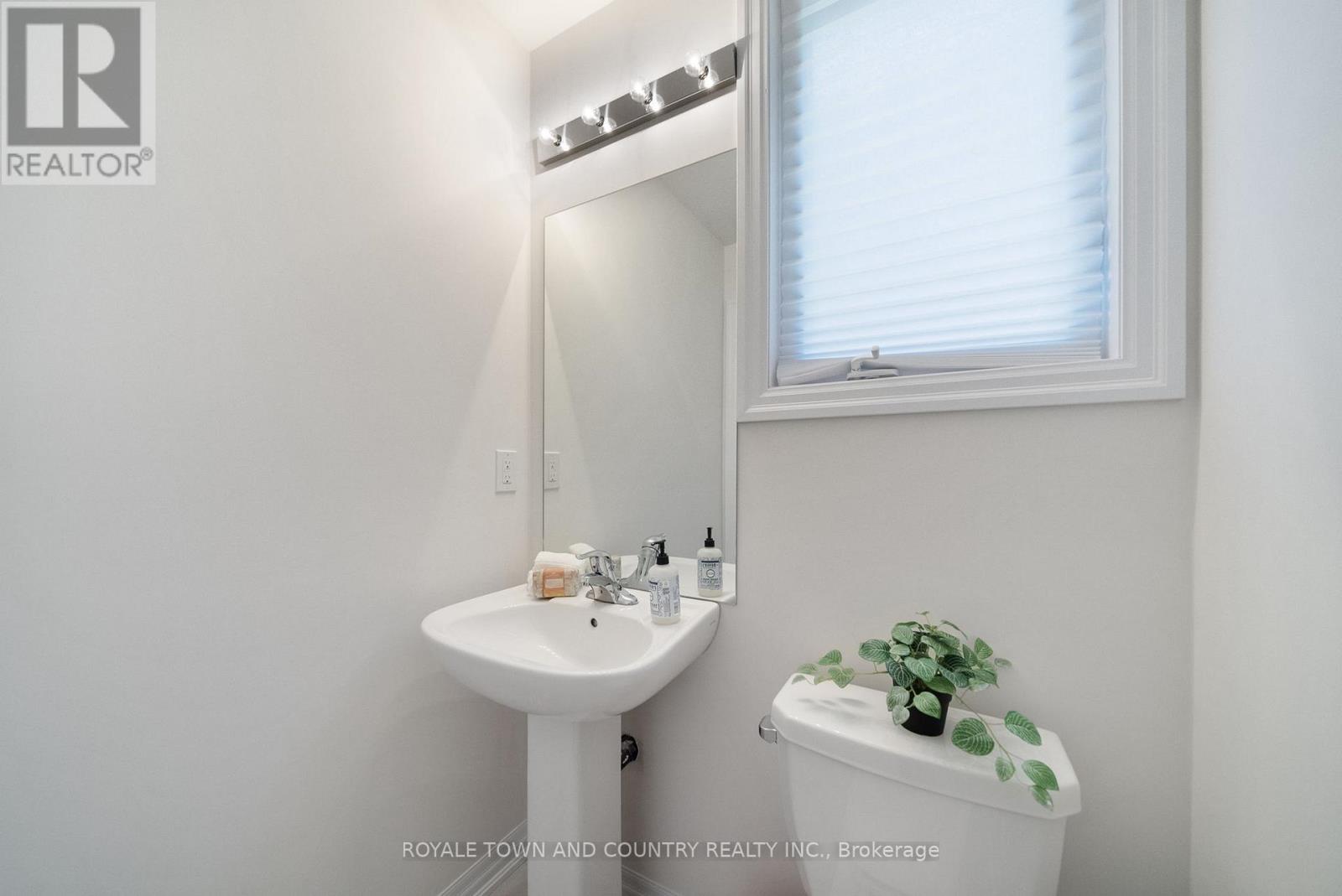 Property at 42 DOBSON STREET image 5