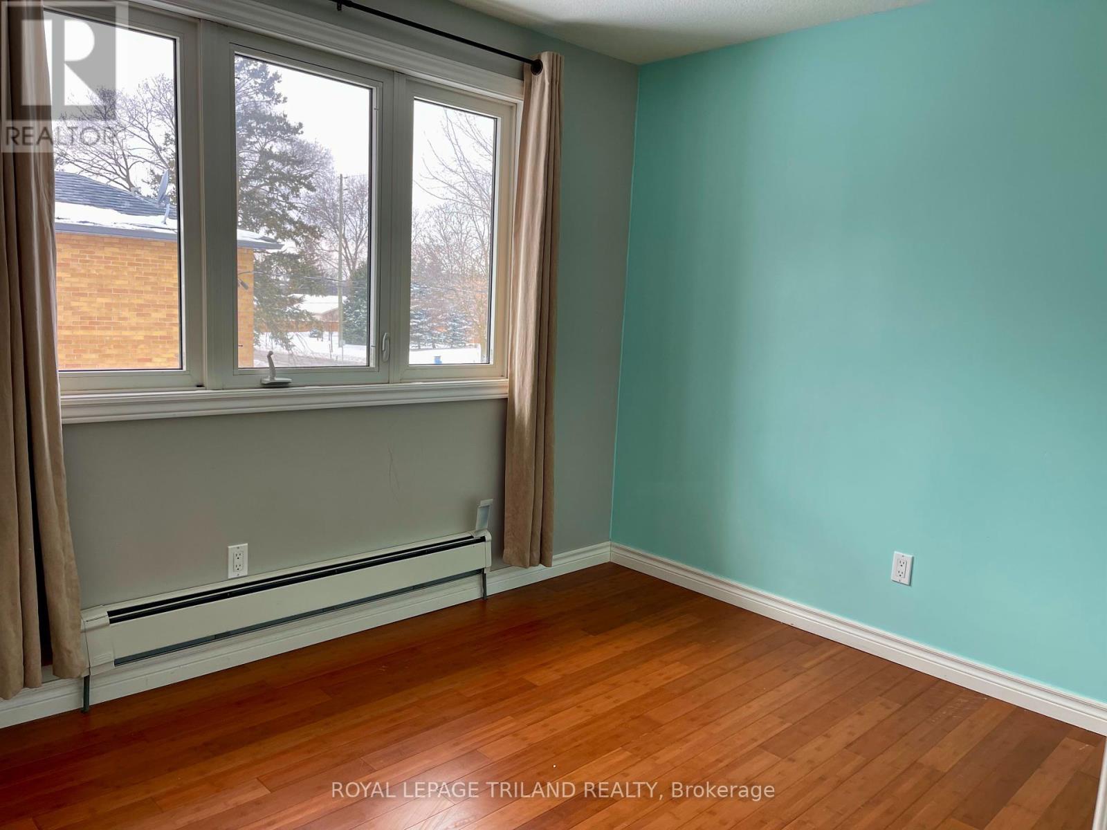 Upper - 1771 Wavell Street, London East, Ontario  N5W 2E2 - Photo 4 - X12093405