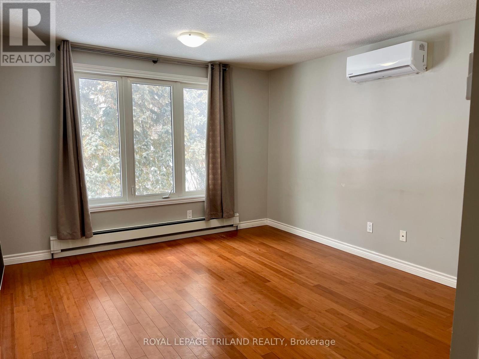 Upper - 1771 Wavell Street, London East, Ontario  N5W 2E2 - Photo 8 - X12093405