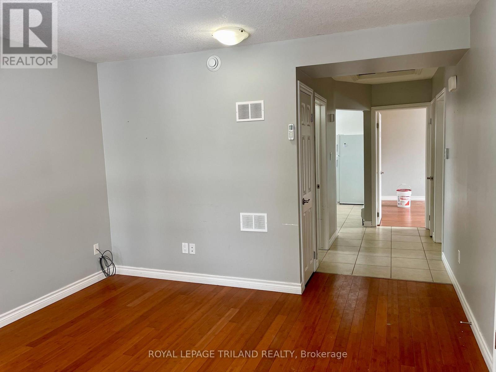 Upper - 1771 Wavell Street, London East, Ontario  N5W 2E2 - Photo 9 - X12093405