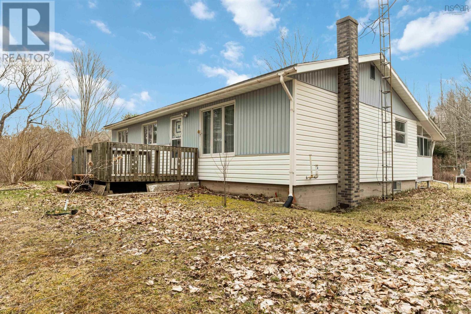 Property at 729 Greenwood Road image 4