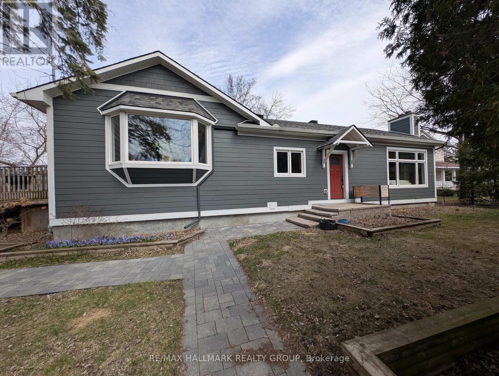 Property at 2767 CASCADES AVENUE image 1