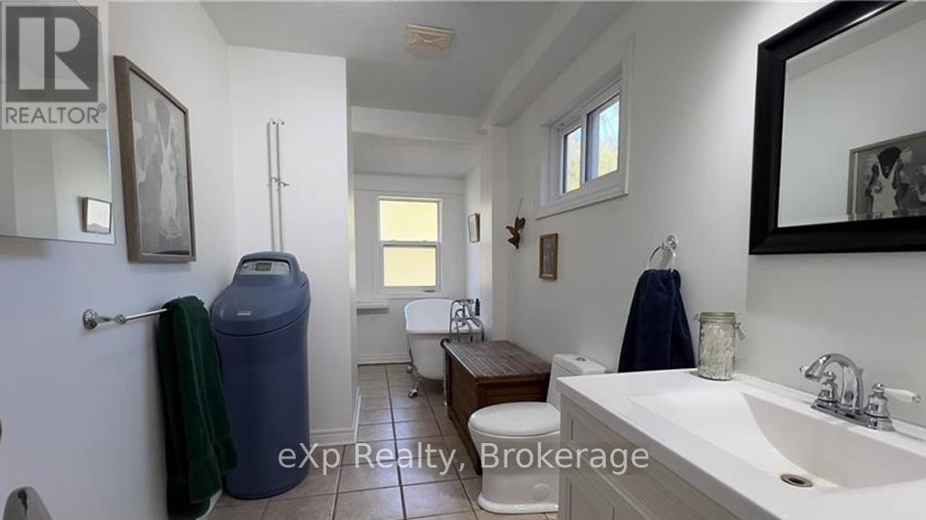 73615 10th Side Road, West Grey, Ontario  N4N 3B9 - Photo 17 - X12093402