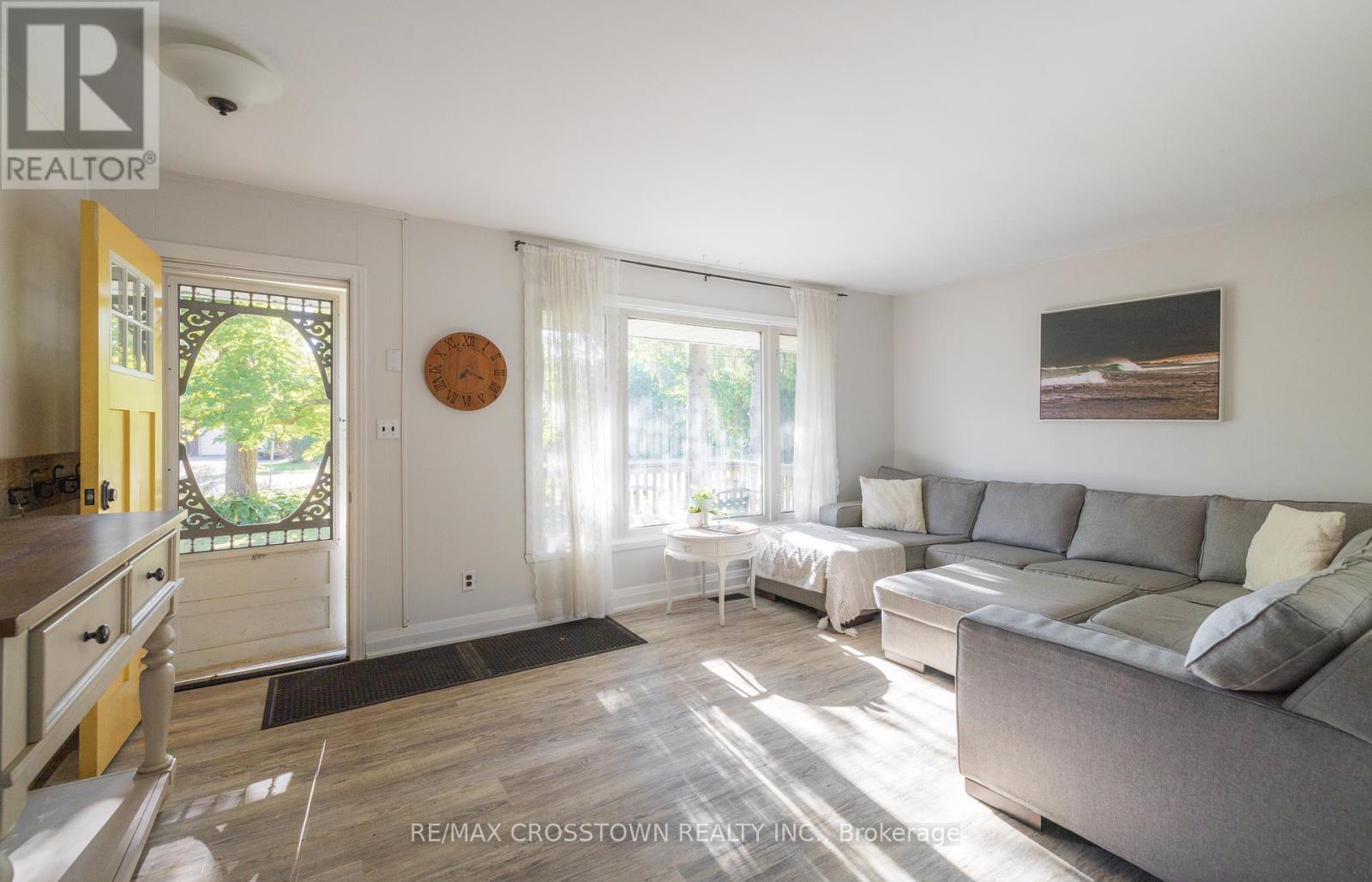 Property at 47 LAKESHORE ROAD W image 4