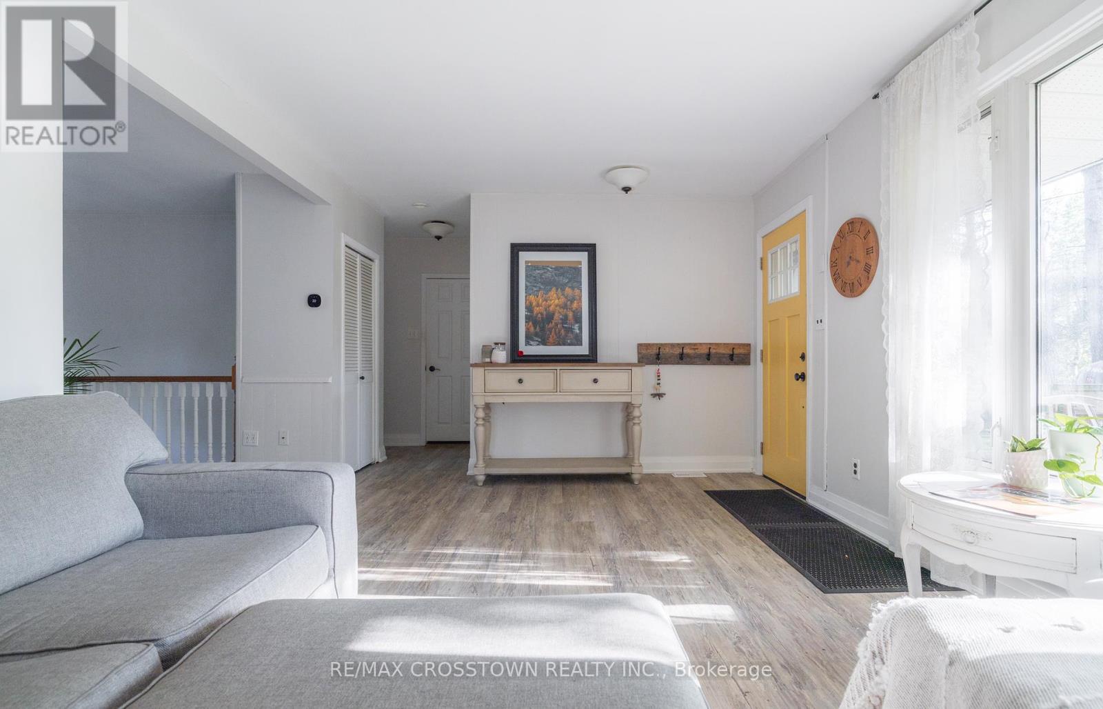 47 Lakeshore Road W, Oro-Medonte, Ontario  L0L 2E0 - Photo 7 - S12093414