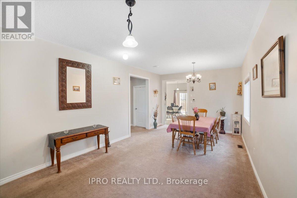 314 Wallace Street, Shelburne, Ontario  L9V 2S2 - Photo 7 - X12093386