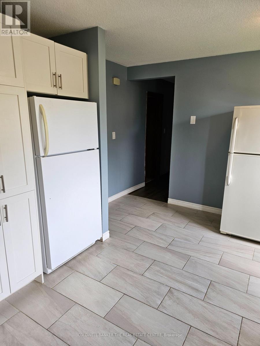 Bedrm 4 - 3 Baxter Crescent, Thorold, Ontario  L2V 4S1 - Photo 6 - X12093413