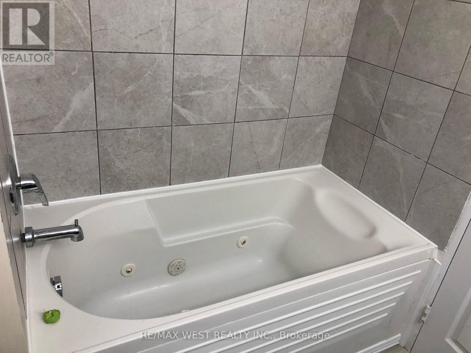 524 - 6 Humberline Drive, Toronto, Ontario  M9W 6X8 - Photo 19 - W12093365